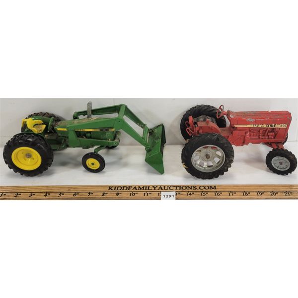 LOT OF 2 - DIECAST TRACTORS - INCL TRU-SCALE 891 & JOHN DEERE