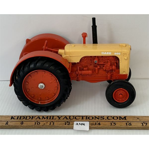 ERTL CASE 1986 DIECAST 600 TRACTOR