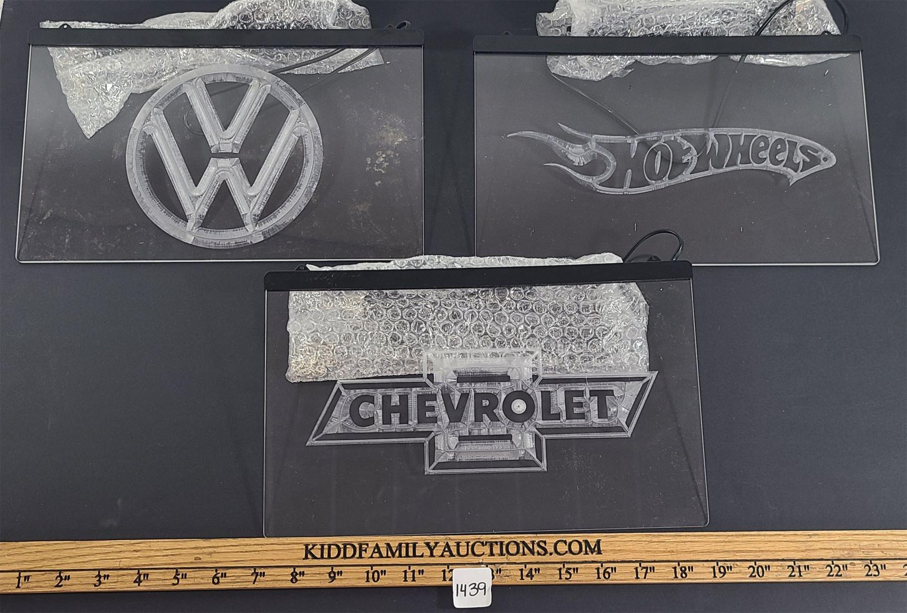 Hot Wheels Rims Signs LOT OF 3 - CHEVROLET, VOLKSWAGEN & HOT-WHEELS LIGHT UP SIGNS - Kidd ...
