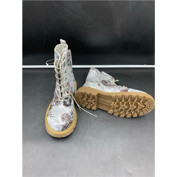 Size 6 Girls' Boots