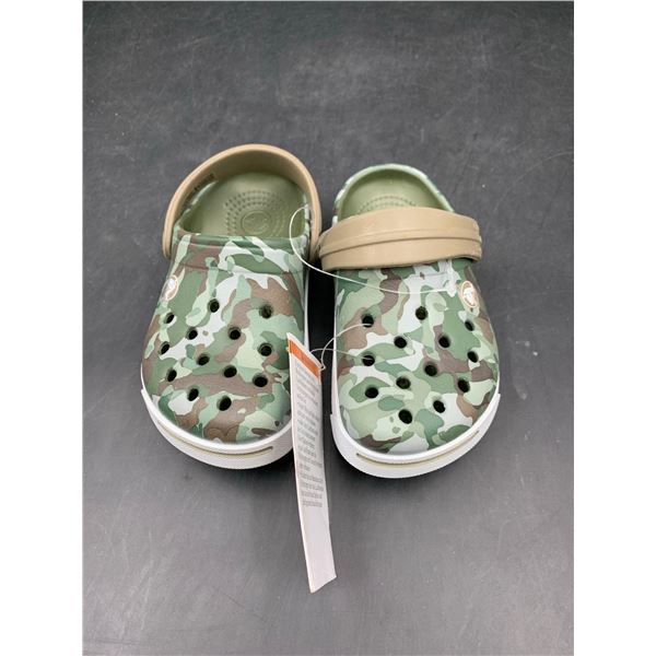 Camouflage Crocs Kids (size 6/7)