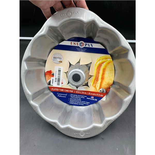 Fluted Tube Cake Pan (25.4cm x 9.5cm)