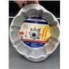 Image 1 : Fluted Tube Cake Pan (25.4cm x 9.5cm)