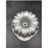 Image 2 : Fluted Tube Cake Pan (25.4cm x 9.5cm)