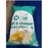 Image 2 : Circle K Salt & Vinegar Potato Chips (7 x 180g)