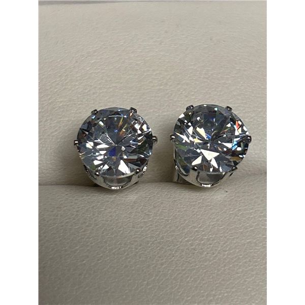 Set of Brilliant Cut 1.5 Carat Round Solitaire Stud Earrings Set