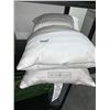 Image 1 : Hotel Grand Set of 2 Pillows Standard Queen