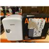 Image 1 : AstroAI Mini Fridge, 4 Liter/6 Can Portable Thermoelectric Cooler Refrigerators