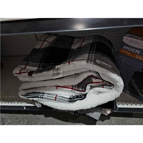 Roots Sherpa Plush Bedspread - King Size