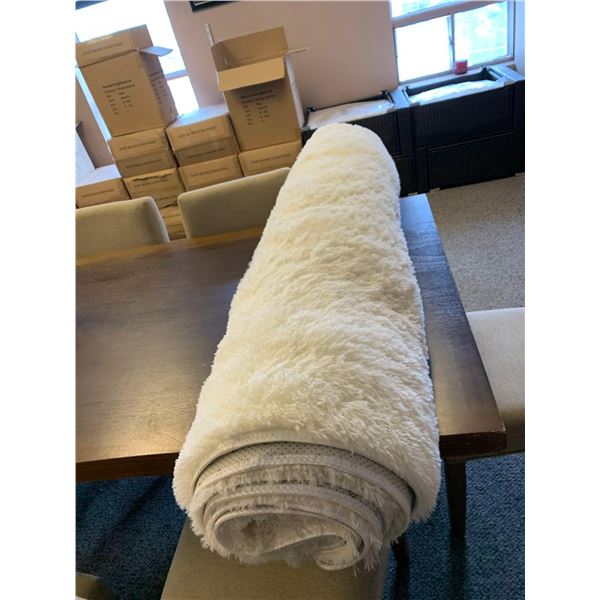 White Shag Style 100% Polyester, Area Rug with No Skid Backing - Aprox: 8x10'