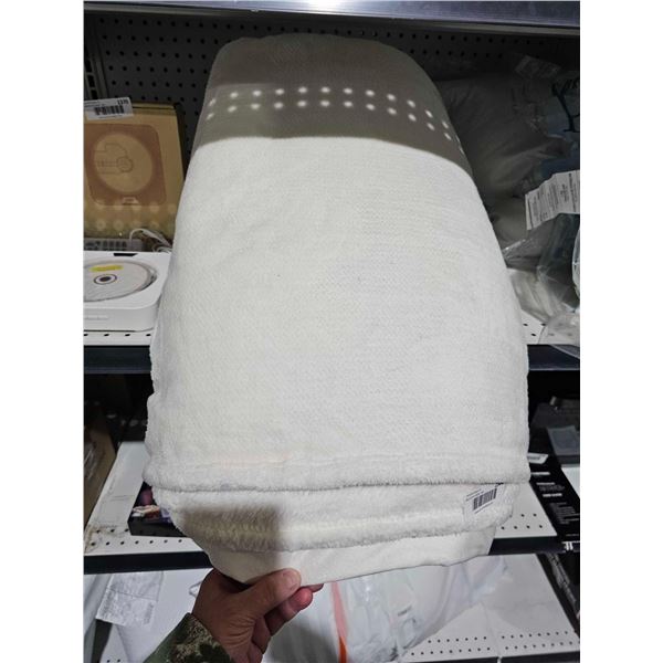Kirkland Signature Queen Size Plush Blanket