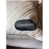 Image 2 : Lot of 2 Beauty Rest Queen Size Pillows