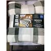 Image 1 : Roots Home 3 Peice Reversible Sherpa Comforter Set Queen Size