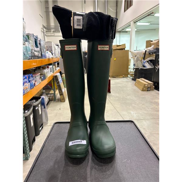 Ladies Hunter Boots Size 8 and Roots Socks 6 Pairs