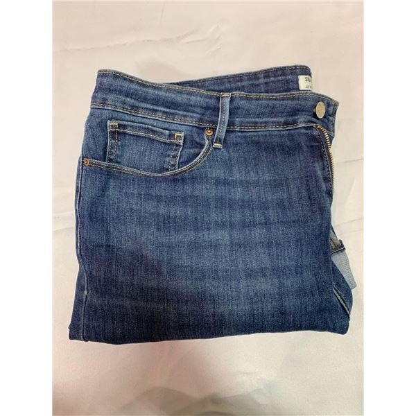 Levi Strauss Signature Mid Rise Capri Jean 34W