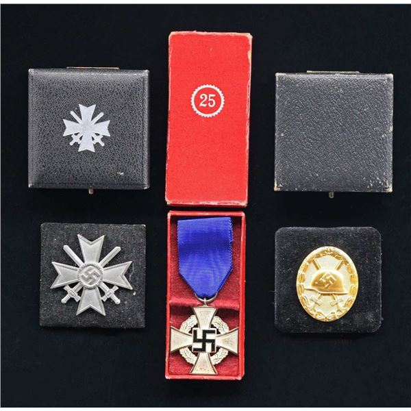 WWII GERMAN MEDALS & BADGES.