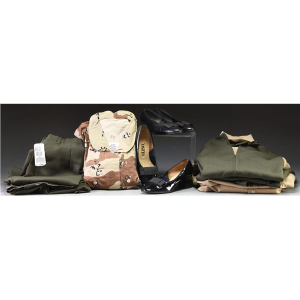US MARINE FEMALE UNIFORMS.