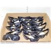 Image 1 : Flat with 14 Pairs of Sunglasses