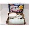 Image 2 : Revell '37 Ford Panel Delivery 1:25 Skill 2 85-7628
