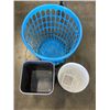Image 3 : LOT OF LAUNDRY BASKETS AND FRYING PANS