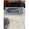 Image 2 : HAMILTON BEACH TOASTER OVEN AND 2 CAST IRON PANS W/ LIDS