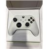 Image 2 : XBOX WIRELESS CONTROLLER ROBOT WHITE TESTED AND WORKING - RETAIL $74