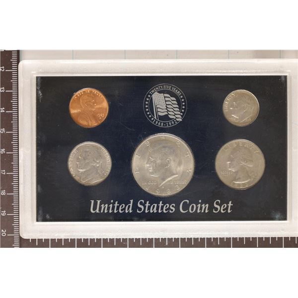 1983 US 5 COIN YEAR SET IN PLASTIC HOLDER