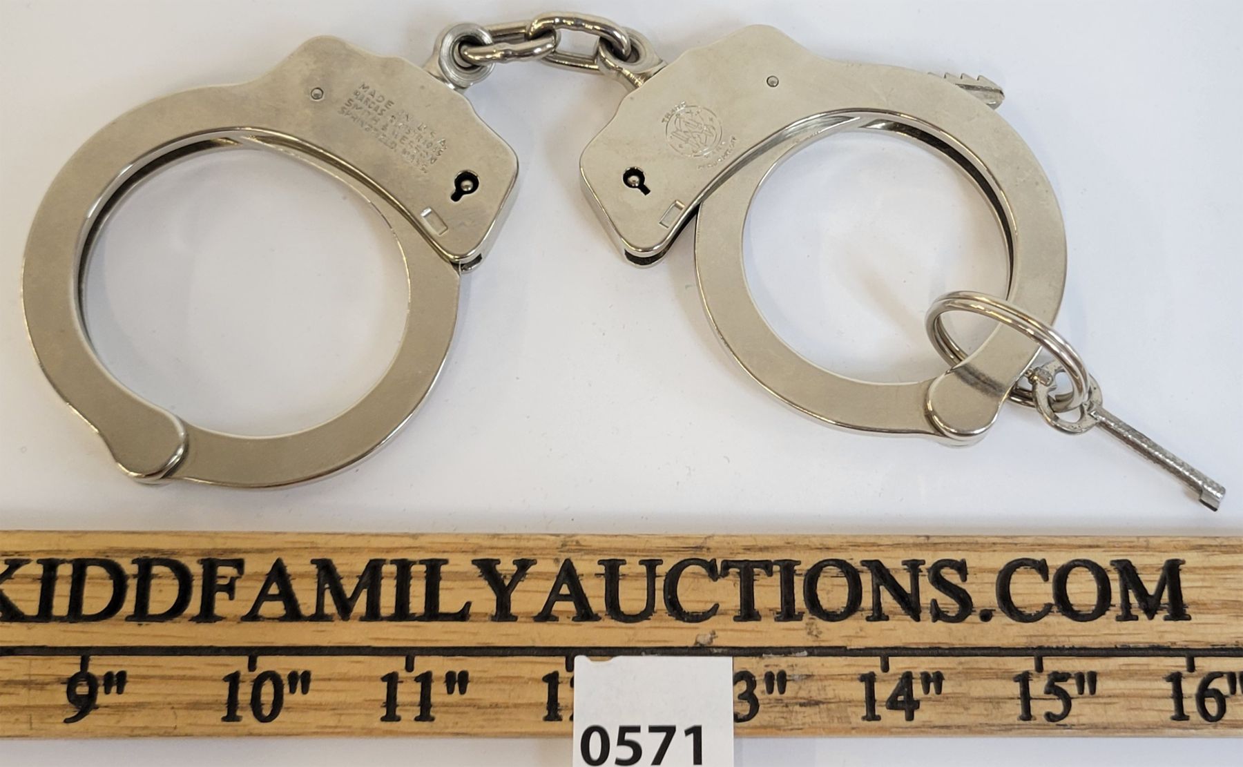 SMITH & WESSON HANDCUFFS W/ KEY - Kidd Family Auctions
