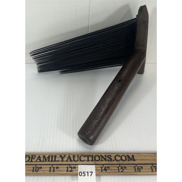 FLAX HATCHEL W/ HANDLE