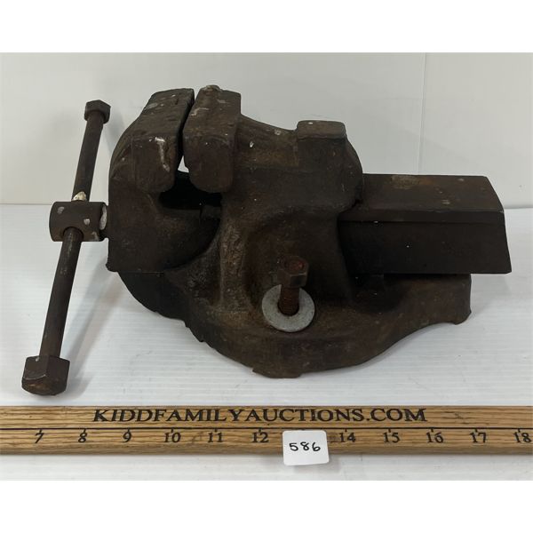 IRON BENCH VISE 