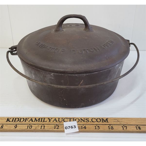 MCCLARY NO. 8 CAST IRON DUTCH OVEN