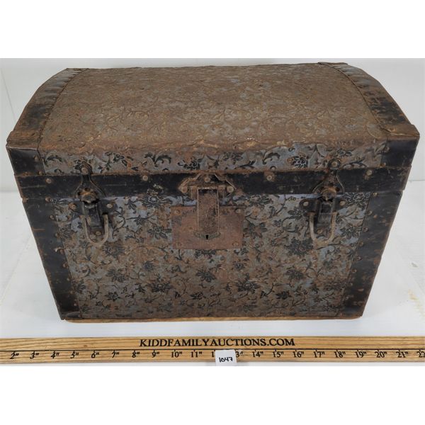 TIN INSERT FLORAL CHEST W/ DRAWER INSERT