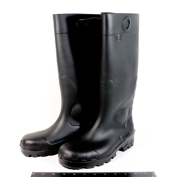NEW CHESAPEAKE SIZE 8 RUBBER BOOTS