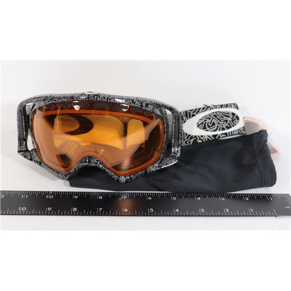 OAKLEY ADULT SIZE SNOW GOGGLES WITH BAG