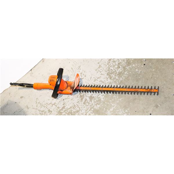 22" ELECTRIC BLACK & DECKER HEDGE TRIMMER