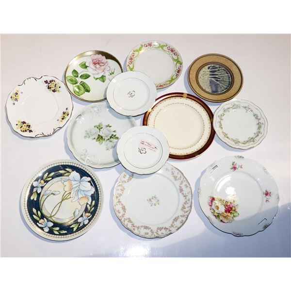 LARGE LOT OF COLLECTIBLE PLATES