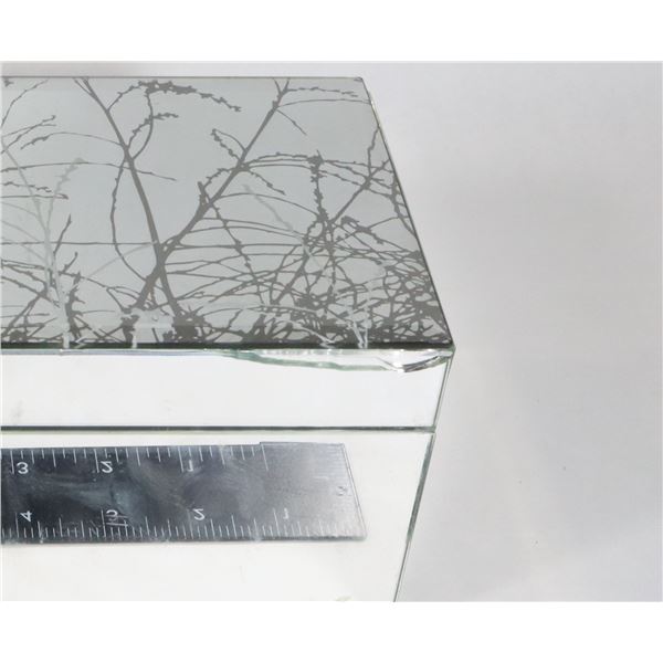 MIRROR STORAGE BOX