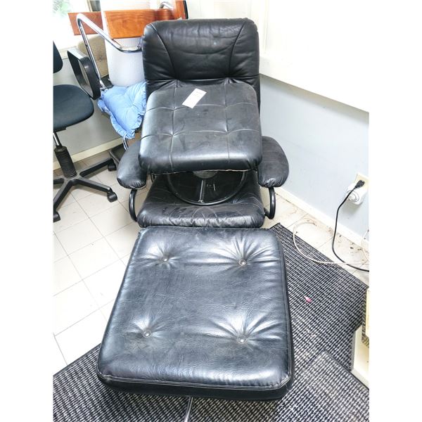 Swivel Chair and Ottomans Cat B