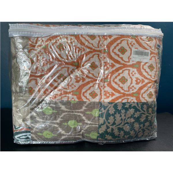 Lot of 1 Secgo All-Season Quilt Bedspread - Patchwork Design - Brand New - Queen Size