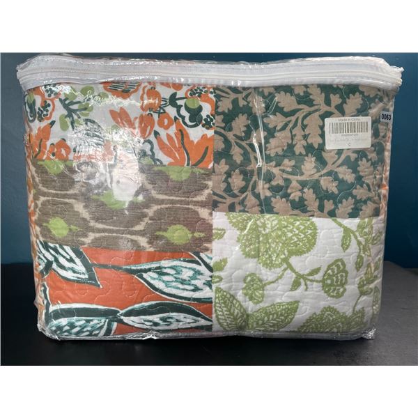 Lot of 1 Secgo All-Season Quilt Bedspread - Patchwork Design - Brand New - Queen Size