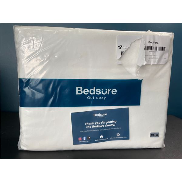 Lot of 1 Bedsure Essentials Duvet Cover Set - Queen/Full Size (90 x 90in) - White