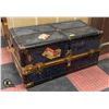 LARGE VINTAGE TRAVEL TRUNK