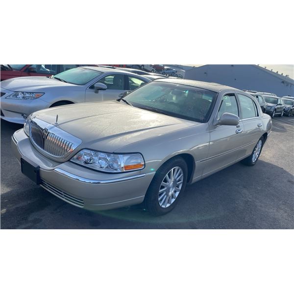 2004 Lincoln Town Car