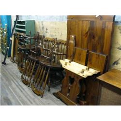 Dining table with 2 leaves and 6 matching chairs (99)