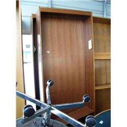 Lot of 2 bookshelves (107)