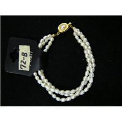 CHOICE on 5 multi-strand freshwater pearl bracelets