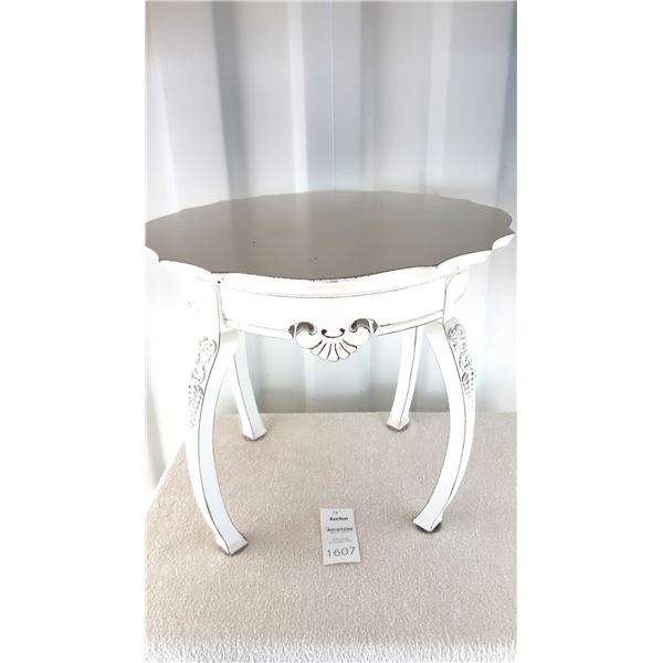 Doecorative Side Table B