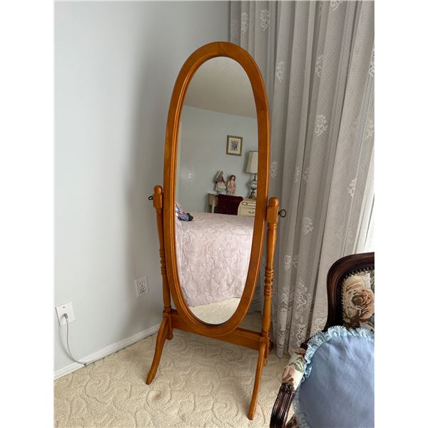 Standing mirror