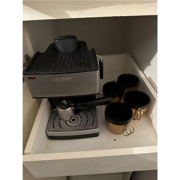 Mr. Coffee and 4 mugs