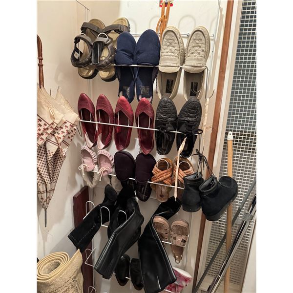 Shoes and shoe rack